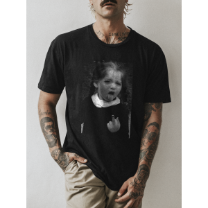 Tricou Fata arată degetul mijlociu